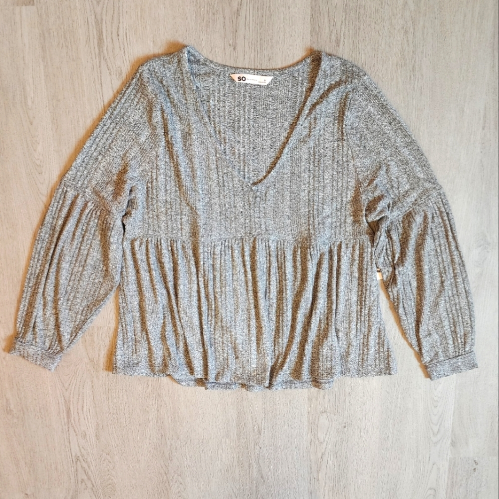 NWT SO Junior's V-Neck Long Sleeve Pullover Ribbed Solid Grey Sweater Medium M